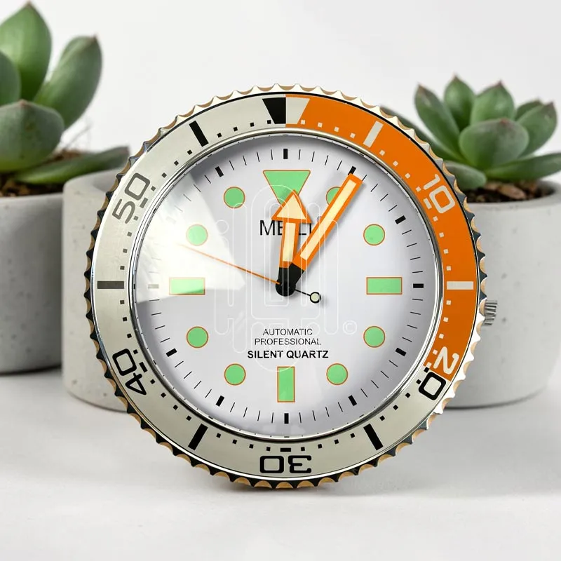 ساعة جدارية بتصميم ساعات رولكس